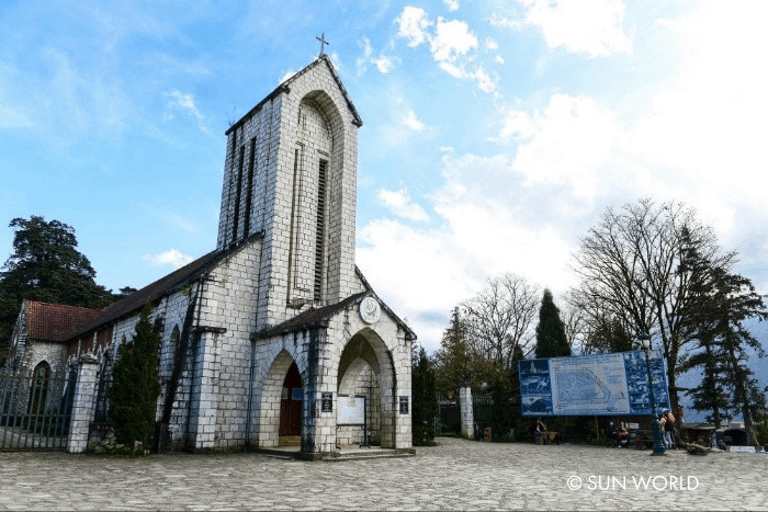 Nhà thờ Đá là dấu ấn kiến trúc cổ toàn vẹn nhất của người Pháp còn sót lại ở Sapa