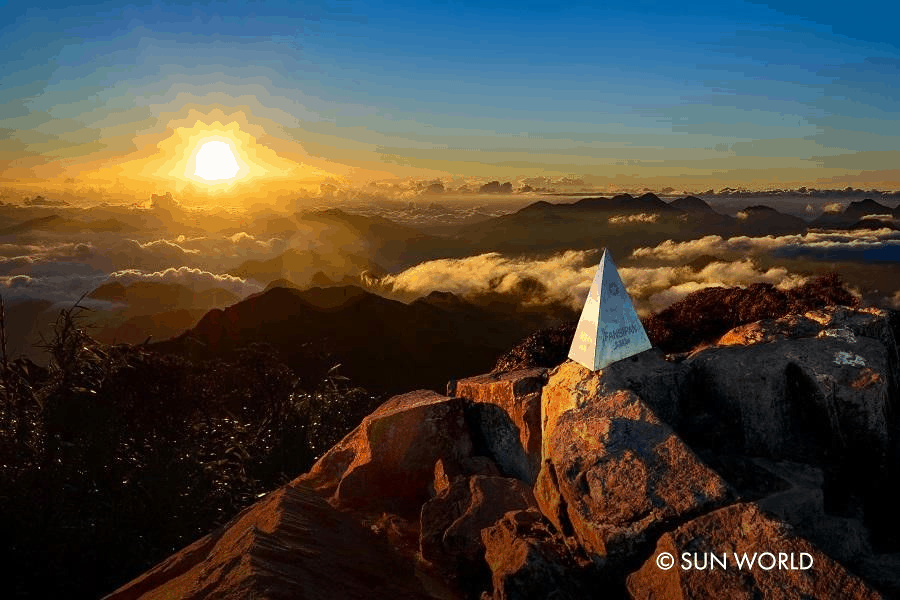 Đón bình minh trên đỉnh Fansipan - khoảnh khắc kỳ diệu của đất trời Tây Bắc