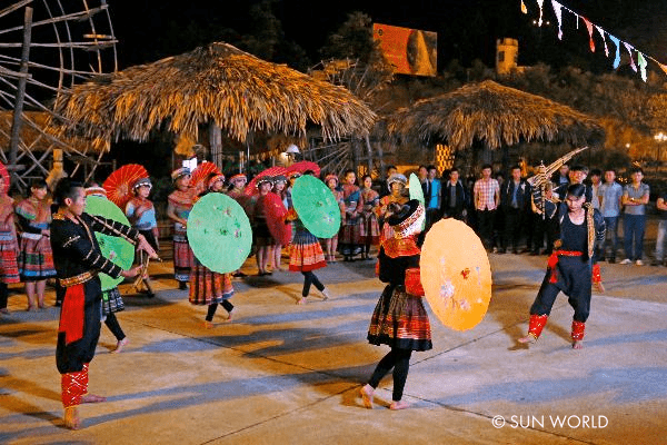Lễ hội ở Fansipan mang đậm dấu ấn văn hóa Tây Bắc