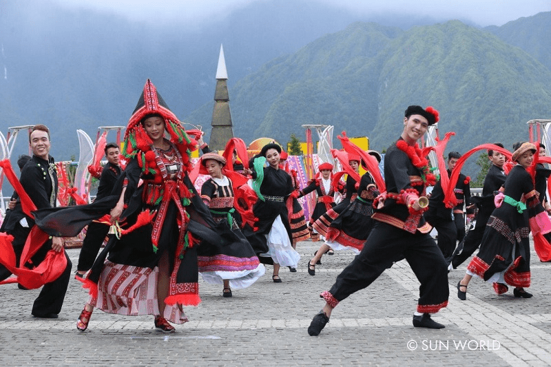 Đám cưới truyền thống của người Dao đỏ được tái hiện trong không gian lễ hội