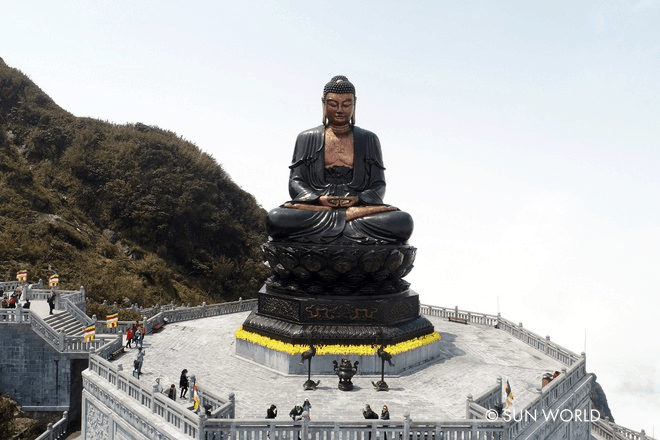 Đại tượng Phật A Di Đà linh thiêng giữa đất trời Tây Bắc