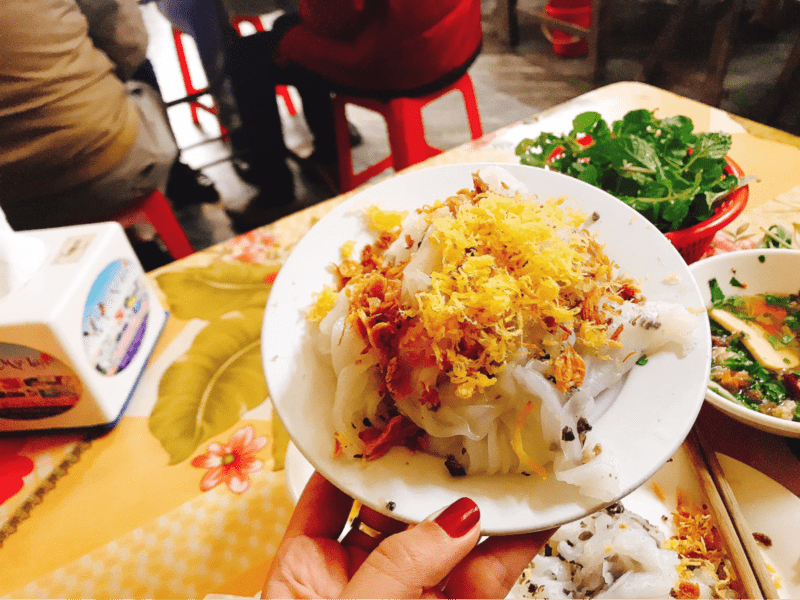 Món ăn sáng ở Sa Pa với đĩa bánh cuốn mềm mại nóng hổi gây thương nhớ cho thực khách