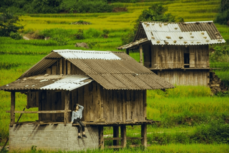 Những ngôi nhà của cộng đồng người Dao đỏ - H’Mông đen tại xã Nậm Cang Sapa