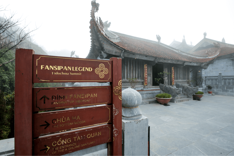 Đền thờ Đức Thánh Trần tại khu vực chùa Bích Vân 