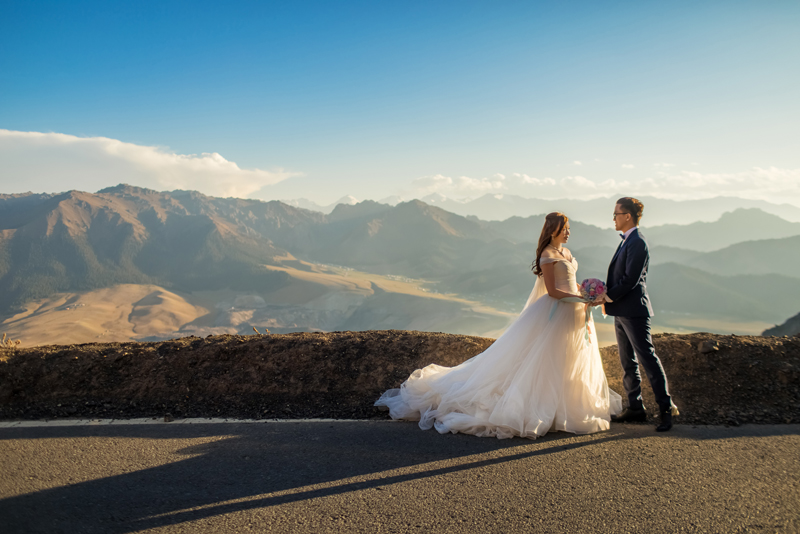 Raevian And Evans Breathtakingly Exotic Pre Wedding Shoot In Xinjiang 29