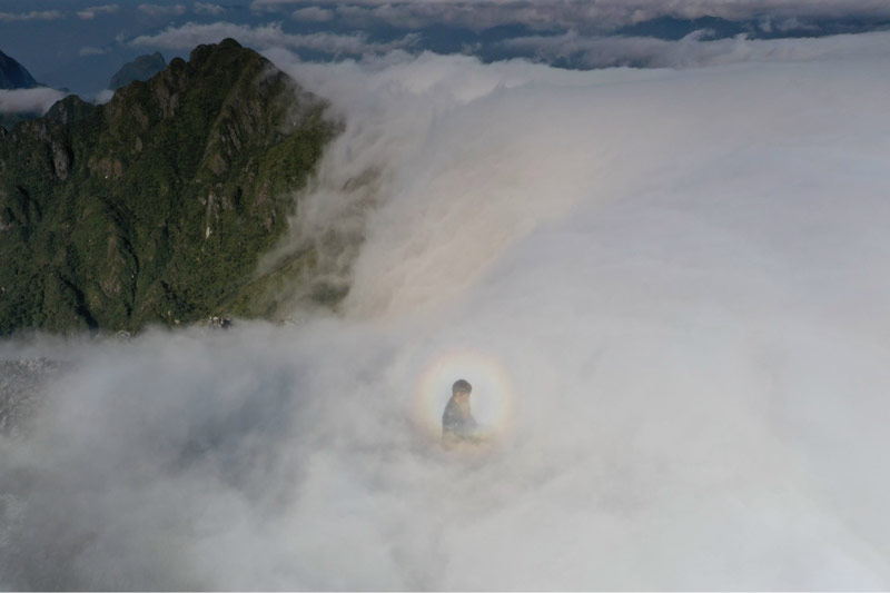 Khi tới săn mây tại đỉnh Fansipan, du khách có cơ hội được chiêm ngưỡng Phật quang 