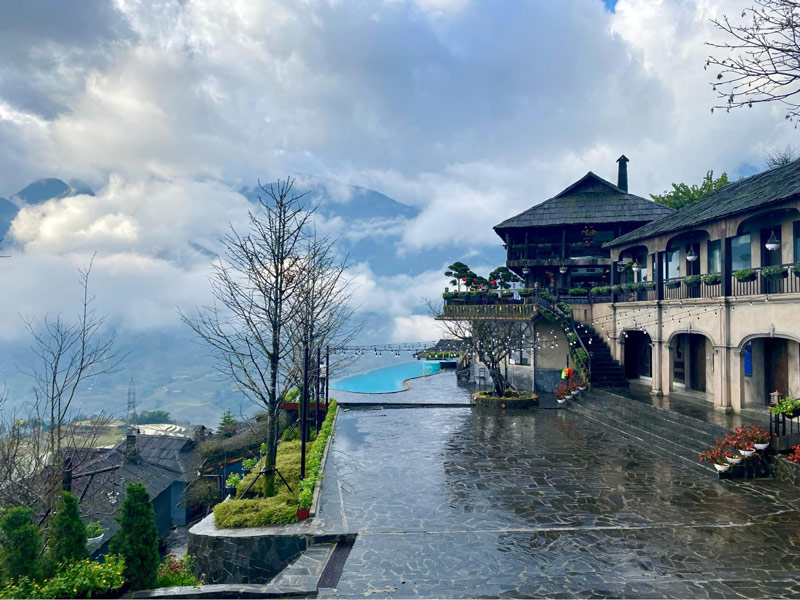 Săn mây Sa Pa trong một ngày mưa tại The Mong Village Resort
